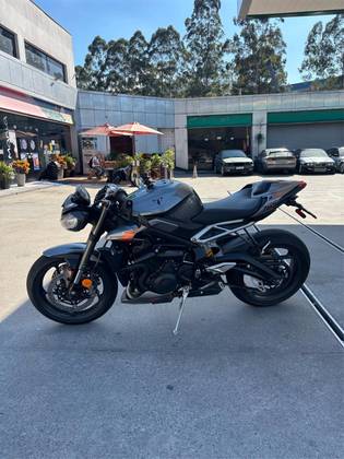 TRIUMPH STREET TRIPLE 765 RS 